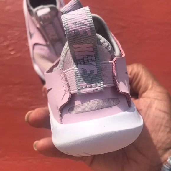 Light pink & white Nike 8c toddlers sneakers - Picture 4 of 6